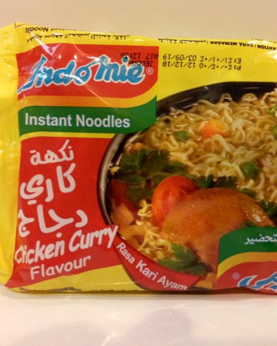 إندومي نكهة كاري الدجاج 