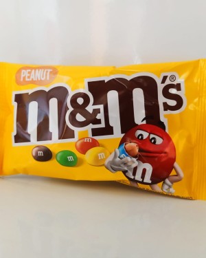 m&ms بالفول السوداني