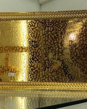 تبسي تقديم ذهبي وسط